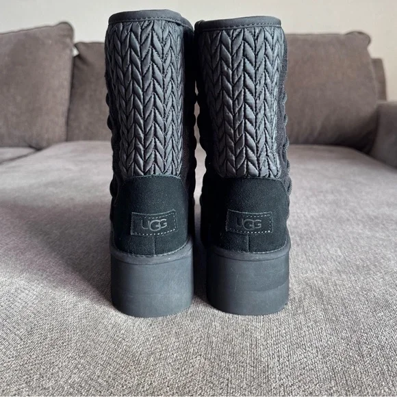 UGG Classic Short Villa Knit Platform Boot - Picture 11 of 15